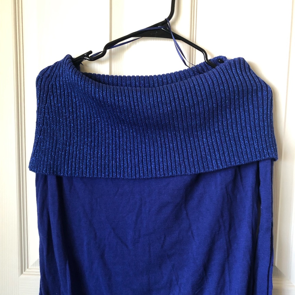 Womens sweater off-the shoulder. Barely worn, perfect condition!!